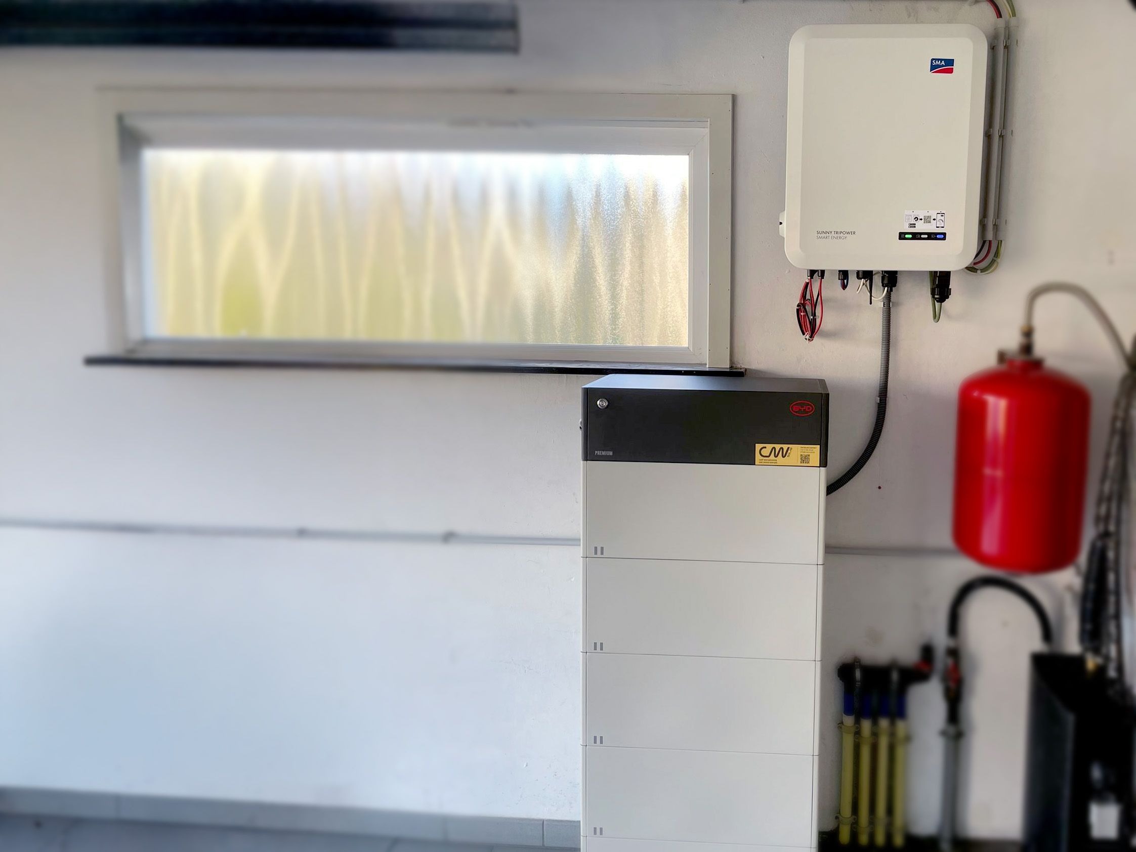 Thuisbatterij energieopslag omvormer zonnepanelen cw solar installateur thuisbatterij