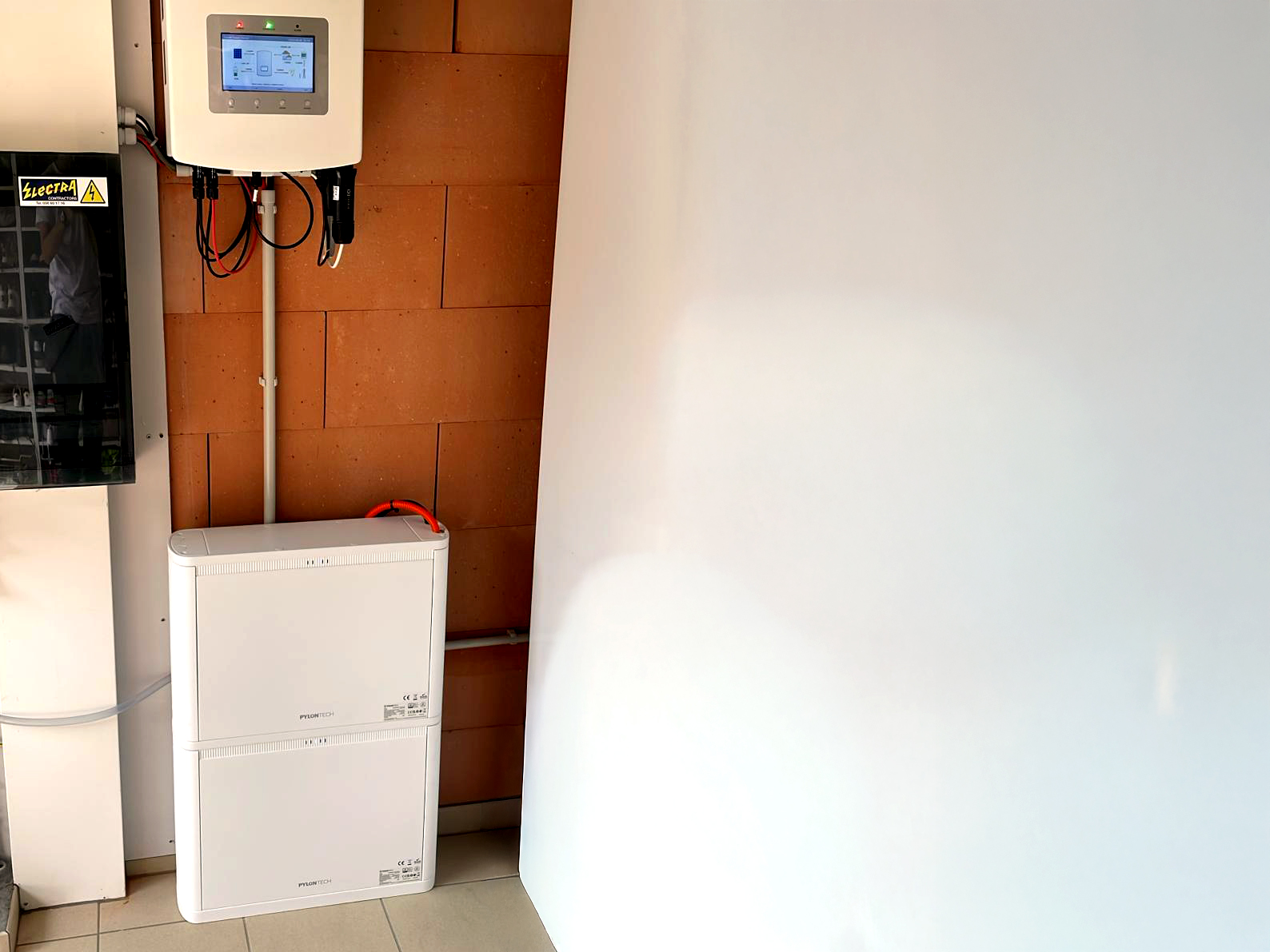 Thuisbatterij energieopslag omvormer zonnepanelen cw solar installateur thuisbatterij